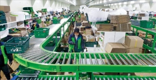 Oasis withdraws IPO as the eCommerce market faces challenges.