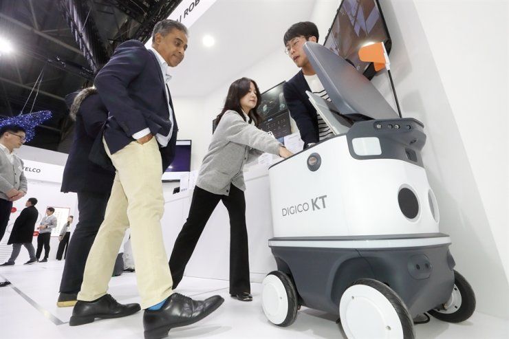 KT Launches Autonomous Delivery Robots at MWC 2023