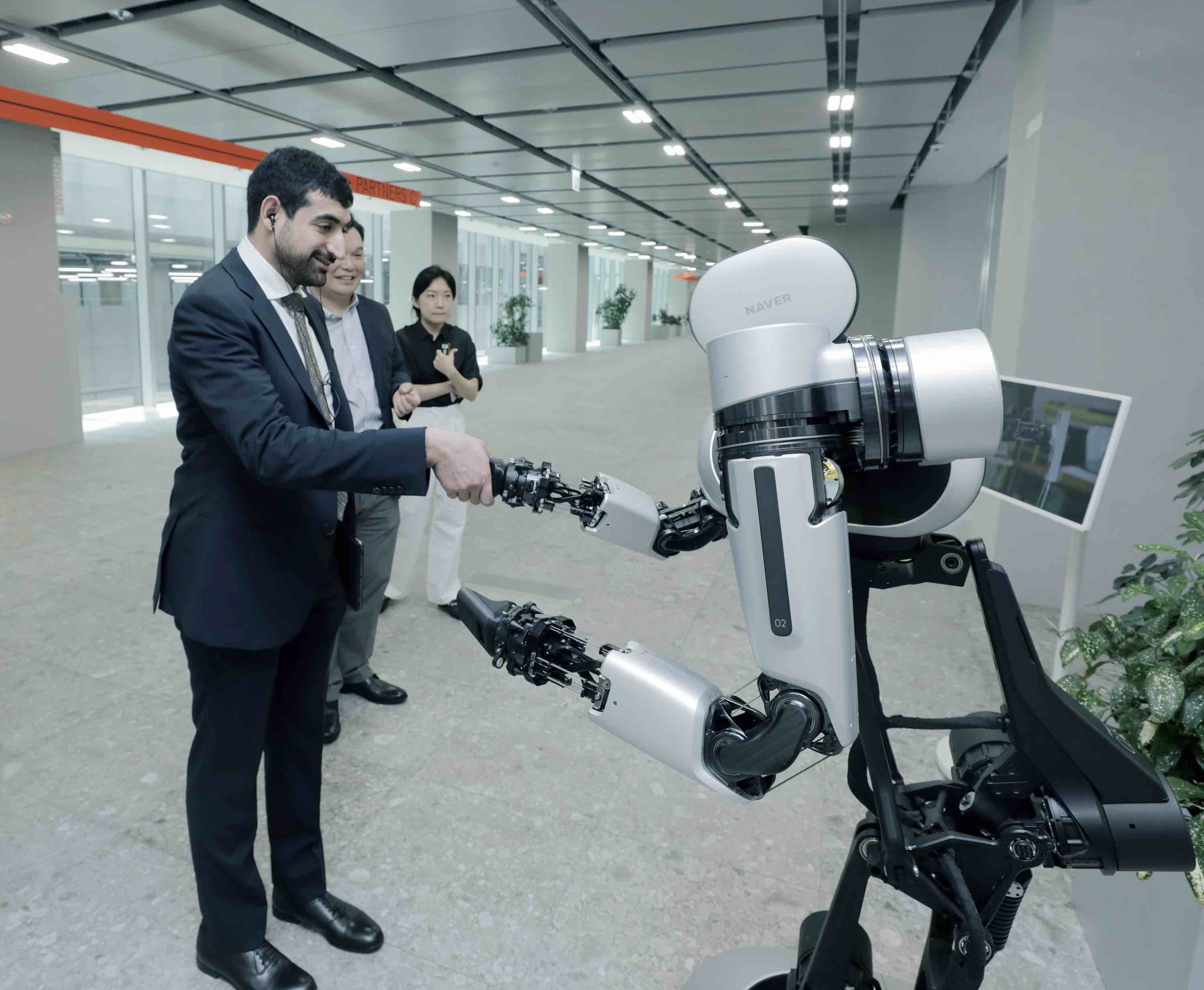 Director of Sharjah Digital Office Visit to NAVER: A Leap in Digital Transformation