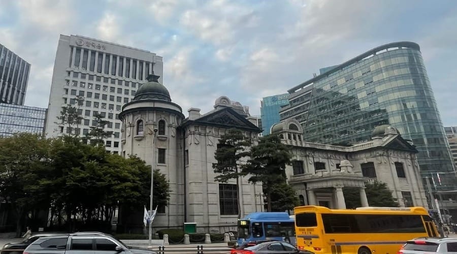 Bank of Korea Holds Rate, Eyes Inflation and Financial Risks