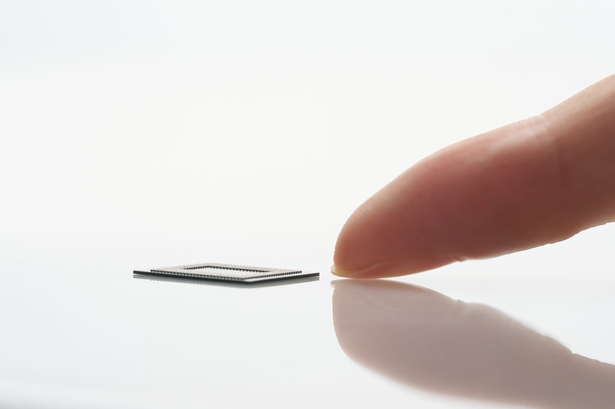 Samsung Begins Mass Production of Ultra-Thin LPDDR5X DRAM