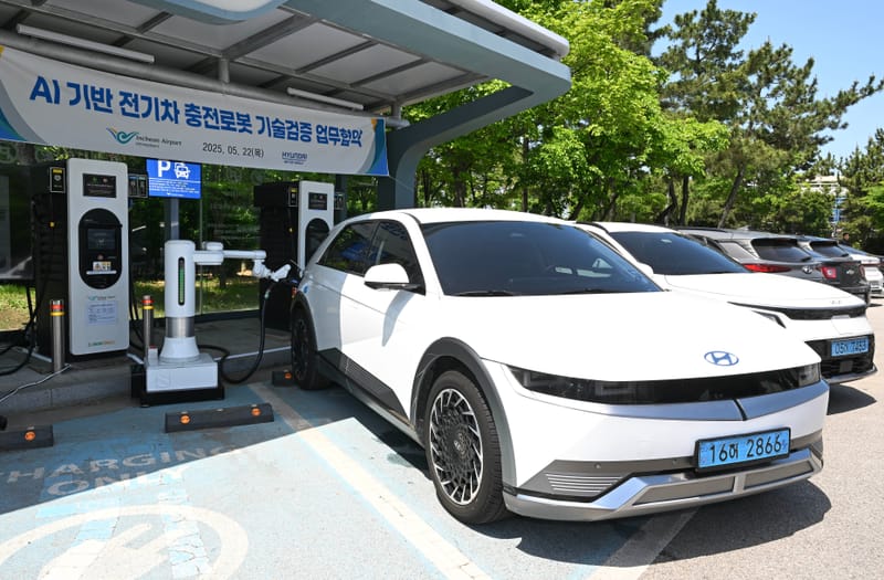 Hyundai Motor Group Partners with Incheon Airport for AI EV Robots post image